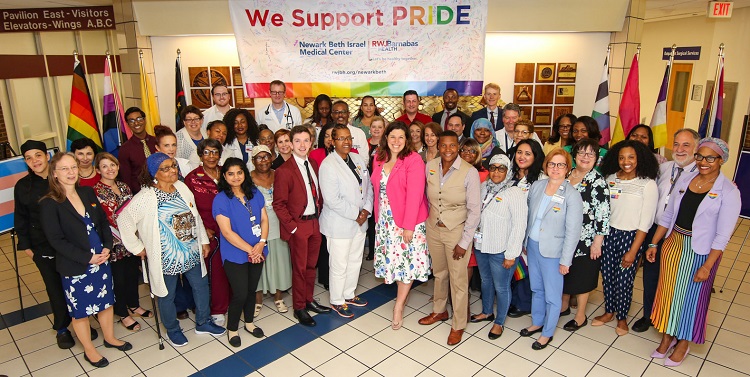 Group of Newark Beth Israel Medical Center employees posing with The P.R.I.D.E. Business Resource Group and the Office of Diversity and Inclusion.